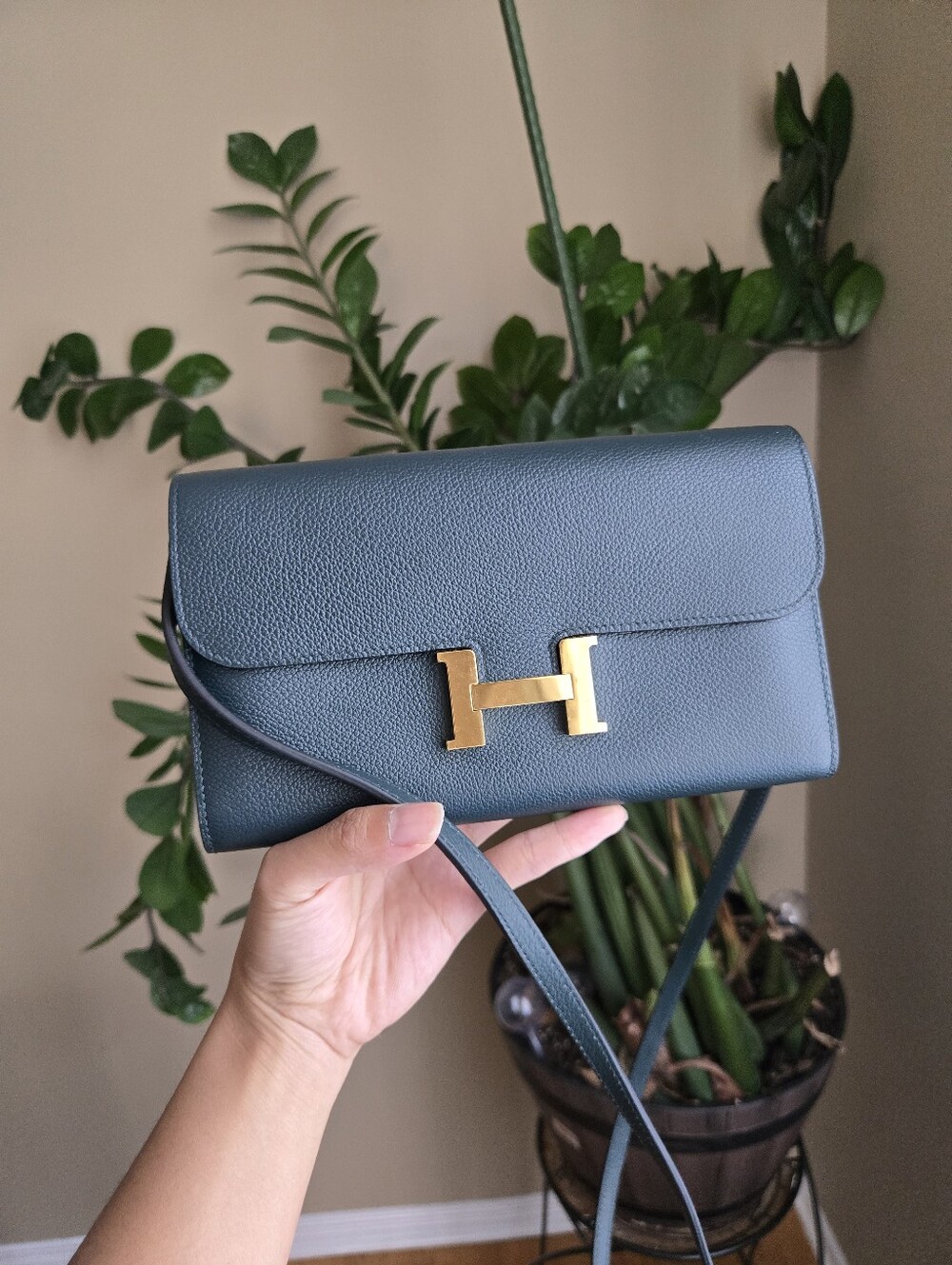 Constance Wallet With Customized Strap - Vert Cypress Gold Hardware